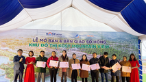 Tập đoàn Kosy bàn giao sổ hồng cho cơ dân dự án Kosy Moutain View Lào Cai