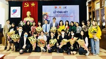 Thầy trò trường THCS&THPT Nguyễn Tất Thành vui mừng trước thành công của cuộc thi.
