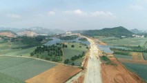 Để dự án cao tốc Bắc - Nam triển khai đúng pháp luật, ngay từ đầu phải có sự giám sát của các cơ quan chức năng và nhân dân, tránh tình trạng tiêu cực trong đấu thầu, thi công…(Ảnh minh họa)