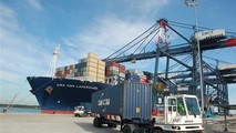 Dự báo tình trạng khan hiếm container còn kéo dài.