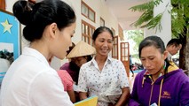 Trợ giúp viên tuyên truyền phổ biến pháp luật cho người dân (ảnh chụp trước thời điểm dịch Covid-19 bùng phát)