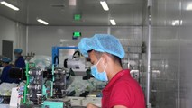 F0 bủa vây, công nhân sợ 'xanh mặt' vẫn cố gắng để kiếm tiền lo Tết