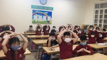 Học sinh Hà Nội háo hức ngày đầu đến trường trở lại