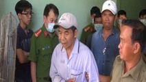 Ông Chuyền (áo kẻ sọc) bị cơ quan công an tạm giữ