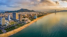 Những năm gần đây, khi thị trường du lịch và bất động sản tại Đà Nẵng, Nha Trang đang dần bão hòa và hạ nhiệt thì Quy Nhơn được nhắm tới như một điểm đến tiềm năng với tốc độ phát triển nhanh chóng.