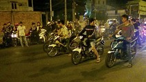 Các "quái xế" đang chuẩn bị đua xe. Ảnh minh họa nguồn Internet
