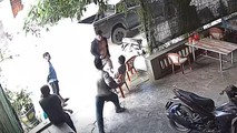 Ông N. bị hai người đàn ông tấn công vào vùng mặt