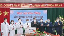 Lãnh đạo tỉnh Sơn La đến thăm cán bộ, y bác sỹ, nhân viên y tế Bệnh viện Đa khoa tỉnh Sơn La nhân ngày Thầy thuốc Việt Nam.