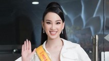Ái Nhi rạng rỡ tại sân bay.