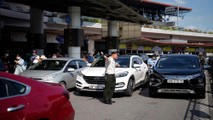 Lực lượng an ninh điều tiết phương tiện cá nhân ra vào nhà ga T1