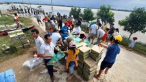 Cần làm tốt công tác cứu trợ để người dân vùng lũ sớm ổn định cuộc sống.