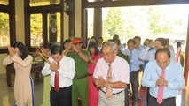Lãnh đạo TP. Long Xuyên viếng tượng đài và Khu lưu niệm Bác Tôn