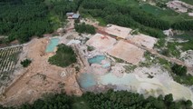 Không hiểu vì sao, mỏ cát Đại Lộc được cấp phép ngay dưới đường điện cao thế