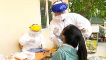 Lấy mẫu xét nghiệm cho người dân liên quan đến bệnh nhân 14442.
