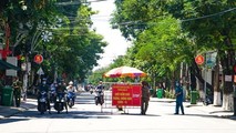 Chốt kiểm soát phòng, chống COVID-19, trên đường Phan Đình Phùng thuộc phường Chánh Lộ, thành phố Quảng Ngãi.