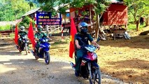 Cán bộ các Đồn biên phòng trên tuyến biên giới tuyên truyền trên hệ thống loa phát thanh di động cho chính sách pháp luật cho bà con nhân dân.