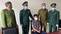 Các lực lượng chức năng bàn giao đối tượng Lò Văn Thoan cho Công an tỉnh Điện Biên để tiếp tục điều tra, xử lý theo thẩm quyền.