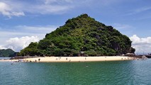 Vịnh Hạ Long (Quảng Ninh)
