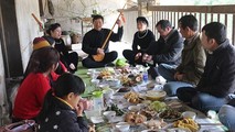 Tết Đắp nọi cũng là dịp để mọi người dân tộc Tày gặp gỡ thăm hỏi quy tụ lại với nhau trước khi bắt tay vào vụ sản xuất mới
