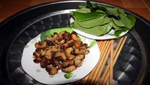 Sùng đất nướng ăn với lá lốt non.
