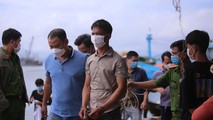 Đói tượng Trần Văn Viên được lực lượng chức năng đưa đến thực nghiệm hiện trường.