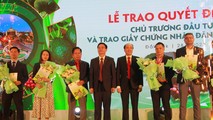 Lãnh đạo Đắk Lắk trao Quyết định cam kết chủ trương đầu tư cho các doanh nghiệp