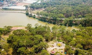 Toàn cảnh khu du lịch hồ Than Thở.
