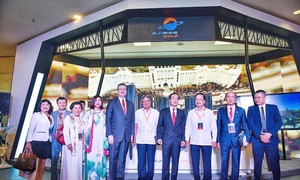 Khách quốc tế bị thu hút bởi BĐS ứng dụng công nghệ 4.0 của Sunshine Group tại Hội nghị quốc tế BĐS IREC 2018