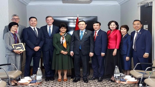 Chủ tịch Quốc hội Vương Đình Huệ gặp gỡ lãnh đạo Tập đoàn Prudential.