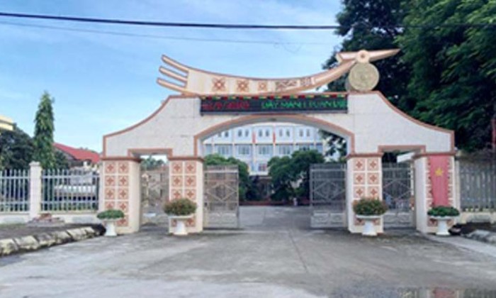 UBND huyện Lương Sơn cấp sổ đỏ cho một số hộ gia đình chồng lấn đất đã cấp cho DN.