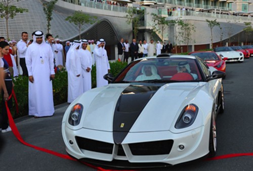 Thú vui chơi xa xỉ của Thái tử đẹp trai nhất Dubai Thú vui chơi xa xỉ của Thái tử đẹp trai nhất Dubai