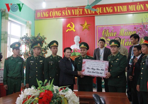 không có cột mốc nào vững chắc bằng lòng dân ở biên giới hình 3 khong co cot moc nao vung chac bang long dan o bien gioi hinh 3