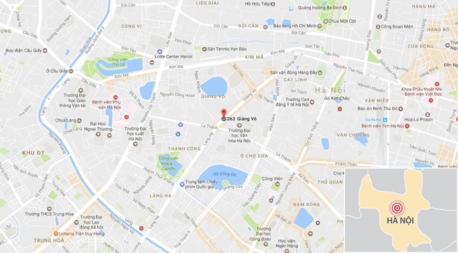 Ôtô lật ngửa giữa phố khiến 2 người bị thương hình ảnh 3 Oto lat ngua giua pho khien 2 nguoi bi thuong hinh anh 3
