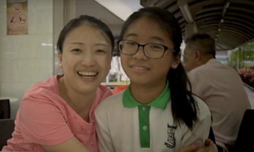 ChịVivian và con gái. Ảnh:theasianparent.
