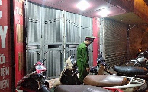 hà nội bắt nghi phạm dùng súng cướp tiệm vàng trong đêm hình 2 ha noi bat nghi pham dung sung cuop tiem vang trong dem hinh 2