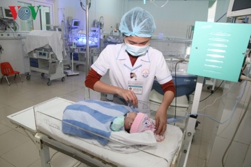 quảng trị: cứu cháu bé sơ sinh bị người nhà bỏ lại tại bệnh viện hình 1 quang tri: cuu chau be so sinh bi nguoi nha bo lai tai benh vien hinh 1