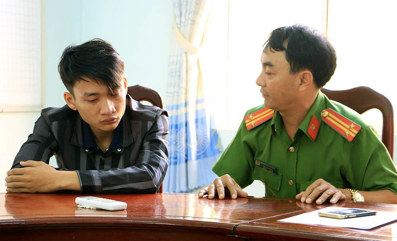 Bị đòi 300 ngàn đồng, cháu trai đâm chết chú họ