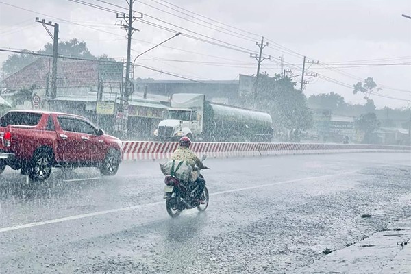 Nhật thực diễn ra trên khắp Việt Nam, 11 năm mới có 1 lần