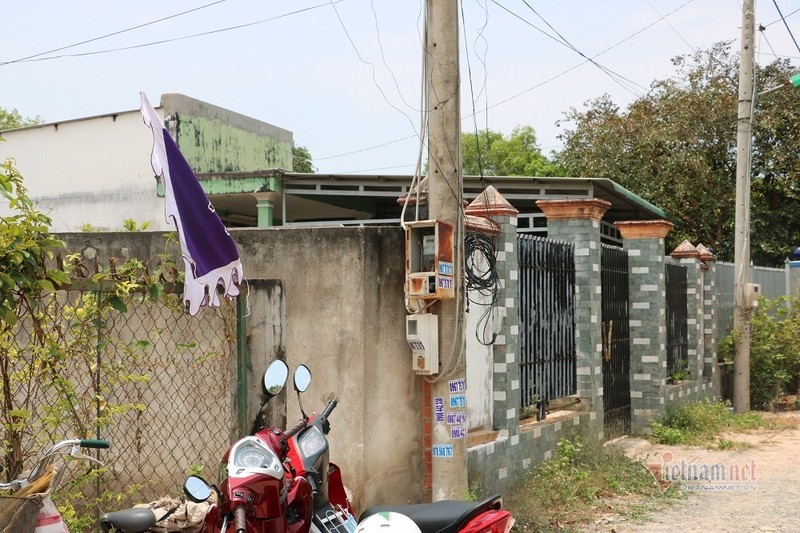 Thực nghiệm hiện trường vụ bé gái 5 tuổi bị hiếp dâm, sát hại ở bãi đất
