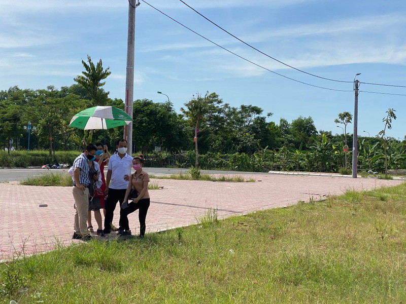 Chị bán bún ốc vỉa hè Hà Nội trở thành đại gia sở hữu trong tay nhiều bất động sản trị giá hàng chục tỷ đồng nhờ bí quyết đầu tư BĐS không ai ngờ tới ảnh 1