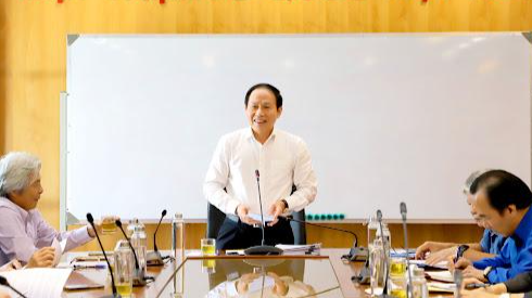 Ủy viên Trung ương Đảng, Phó Chủ tịch - Tổng Thư ký Lê Tiến Châu phát biểu tại Hội thảo