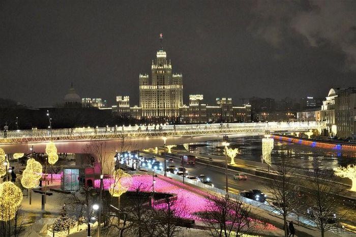 Hình ảnh Thủ đô nước Nga lộng lẫy trước thềm Giáng sinh và Năm mới ảnh 6