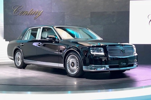 Century là sedan cao cấp nhất của Toyota.