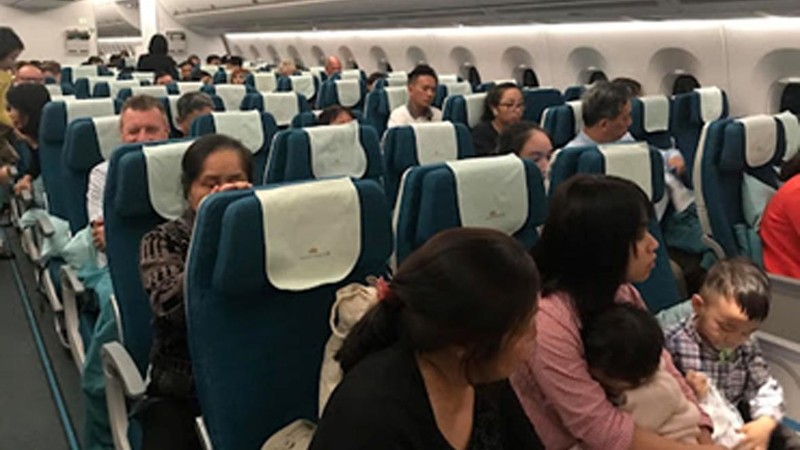 Quy định áp giá sàn vé máy bay nội địa bị cho là ảnh hưởng đến quyền lợi người tiêu dùng.