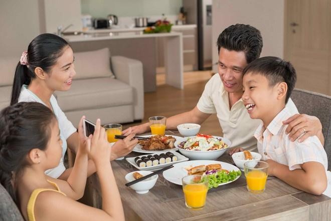 Giãn cách xã hội cũng là thời điểm để mỗi người tự học cách thay đổi bản thân, thích nghi với tình hình mới.