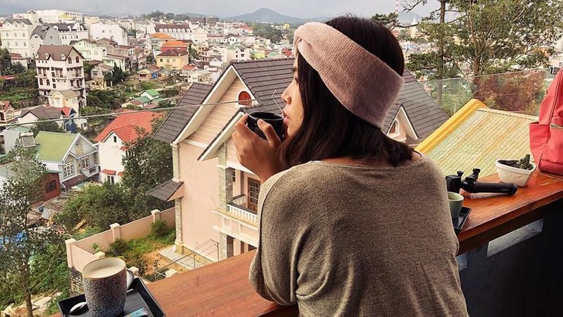 Một tách cà phê nóng cho buổi bình minh