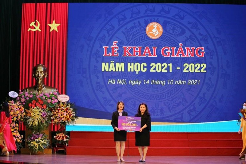 TPBank trao tặng học bổng cho sinh viên Học viện Ngân hàng ảnh 1