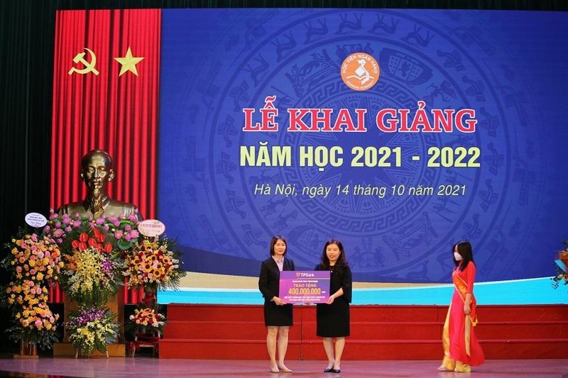 TPBank trao tặng học bổng cho sinh viên Học viện Ngân hàng ảnh 2