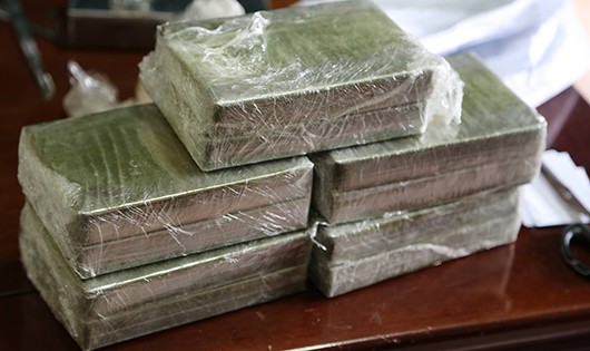Phá đường dây vận chuyển ma túy xuyên biên giới thu 20 bánh heroin