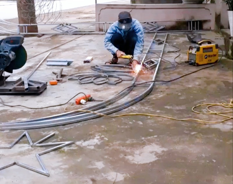 Đón Tết độc đáo bằng cây nêu sắt ở Nghệ An ảnh 2